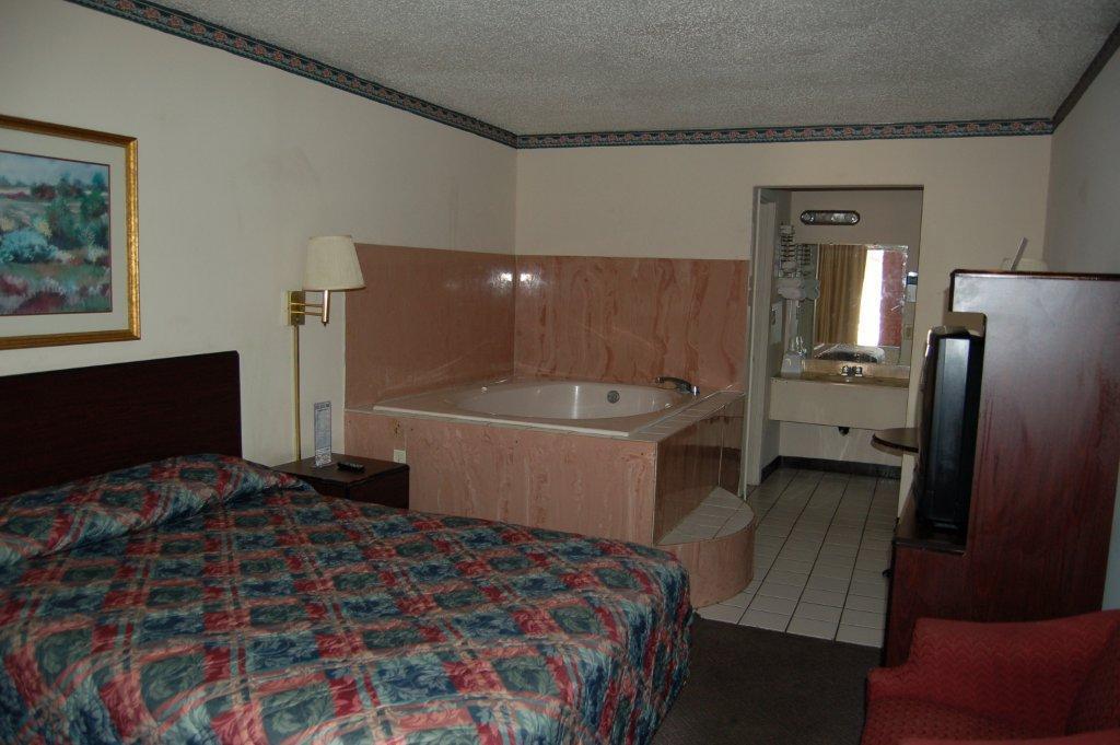 Elf Express Hotel Baton Rouge Room photo